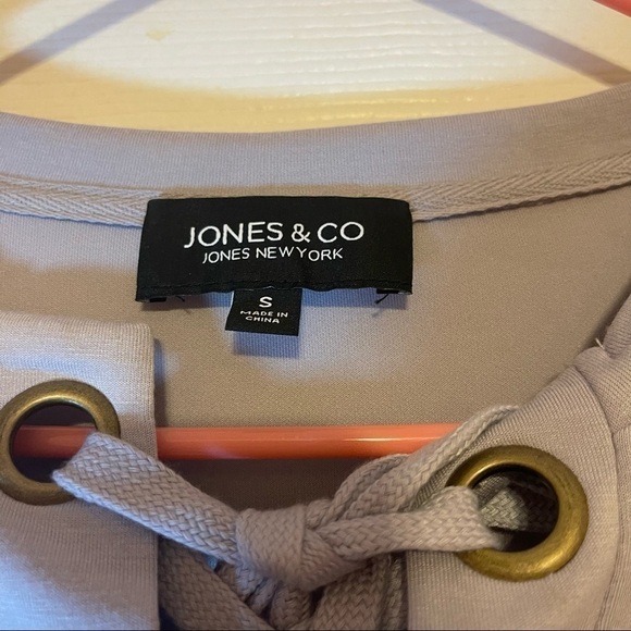 Lace up Sweater - Picture 2 of 3